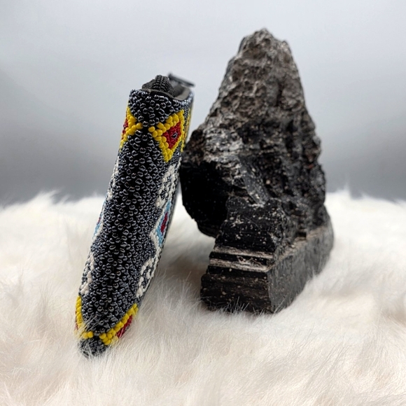 Handbeaded Blue White Yellow Diamonds Native American Zip Closure Medium Clutch - Picture 5 of 10